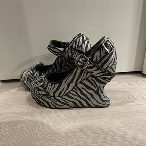 Demonia Bravo 10G Zebra Glitter Platform